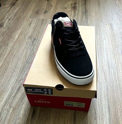 Levi s Men s Low Top Lace-Up Athletic Sneakers Black/White Solid Sneaker