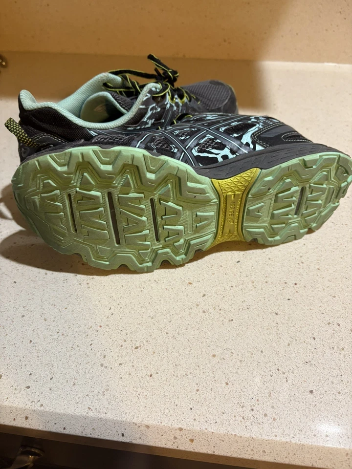 Par de zapatos para correr ASICS GEL-Venture 6 usados para mujer talla 8 Foto 4 de 4