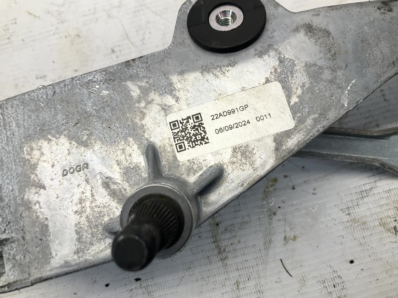 20-23 McLaren GT Front Windshield Wiper Transmission Linkage T