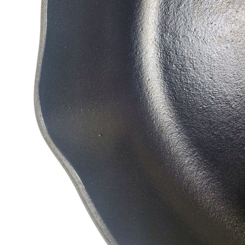 Le Creuset Signature Skillet Sea Salt 10.25" NWOB Flaw READ - Picture 6 of 8