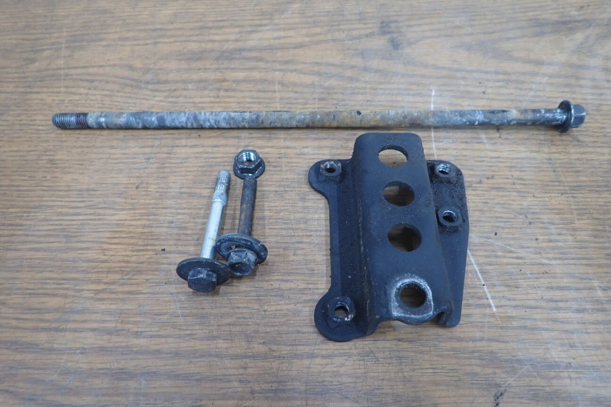 たかや 1984 KAWASAKI VOYAGER ZN1300A ENGINE MOTOR MOUNT BRACKET HARDWARE