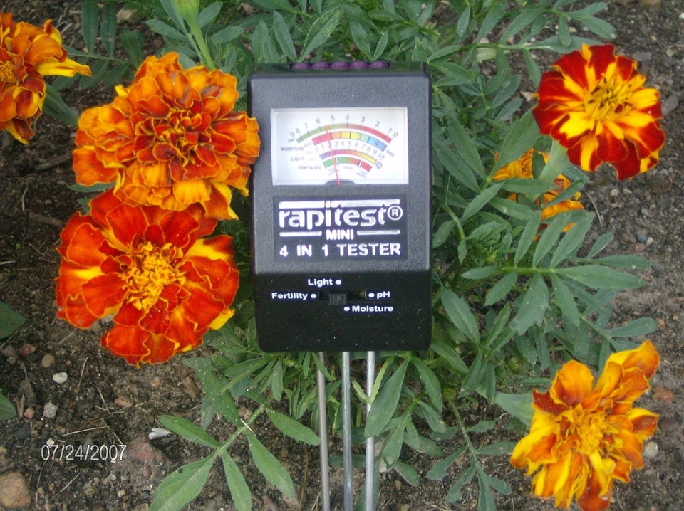 4 WAY SOIL LAWN FLOWER GARDEN PLANT TEST TESTER pH NPK LIGHT MOISTURE METER - Image 2 of 2