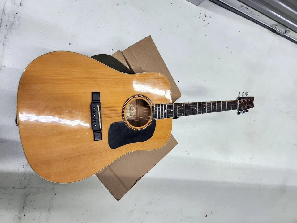 Good Playable Condition Washburn G30 Dreadnought Acoustic GUITAR Natural - Image 2 of 4