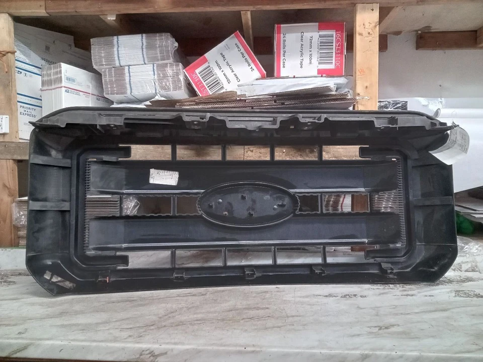 Grille XL Black Textured Center Bars Fits 11-16 FORD F250SD PICKUP 284191 Foto 3 de 4