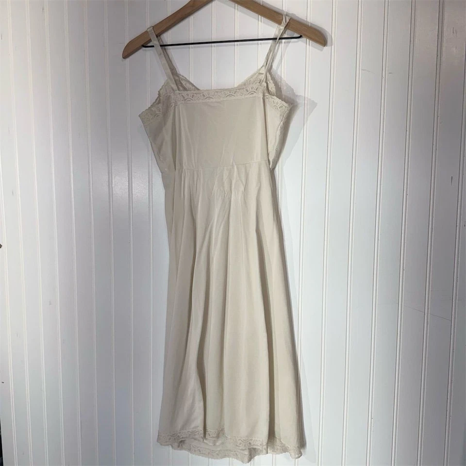 Vestido sin Mangas Vintage Sears Nylon Encaje 34 EE. UU. | Coquette Balletcore Cottage Foto 2 de 4