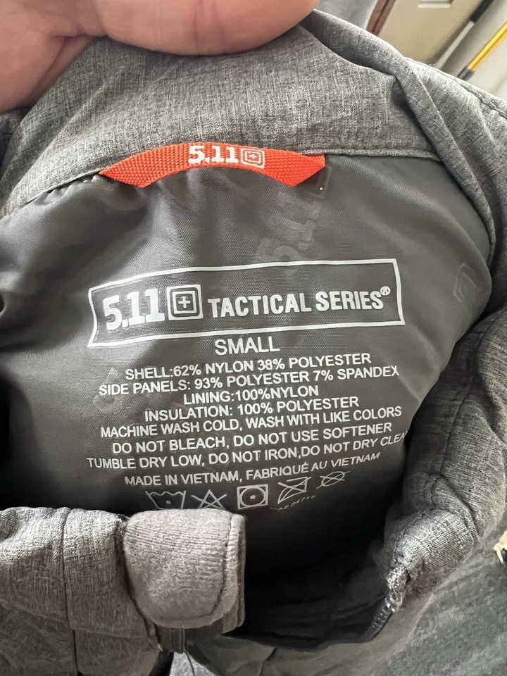 Chaqueta aislante táctica pequeña 5.11 Foto 3 de 4