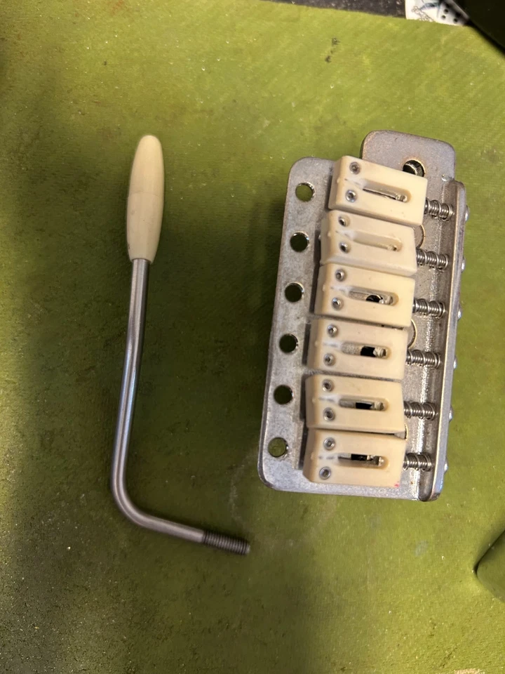Gotoh Vintage Strat Tremolo with Graph Tech Saddles w/vintage steel block - Image 2 of 4
