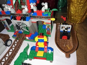 LEGO Adventurers Jungle Amazon Ancient Ruins 5986 Most of the Parts w/Sun Disk