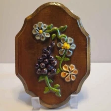 Vtg Wood Plaque Scallop Edges Ceramic Flower Petals Grapes Lacquer