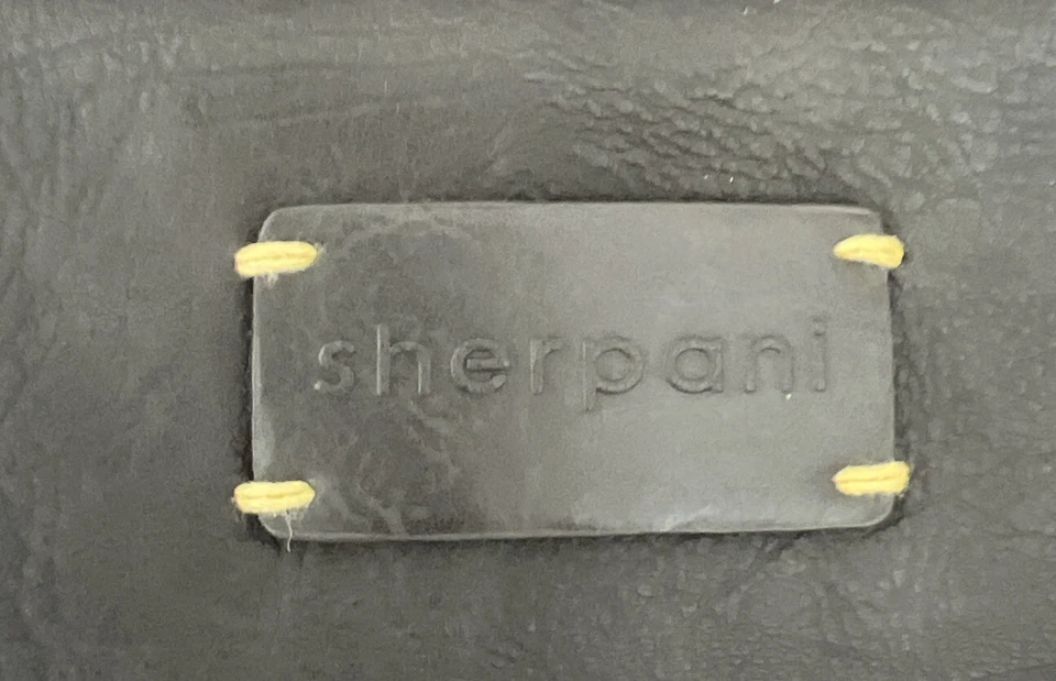 Bolsa carteiro Sherpani Petra feminina grande cinza conversível - Imagem 2 de 4