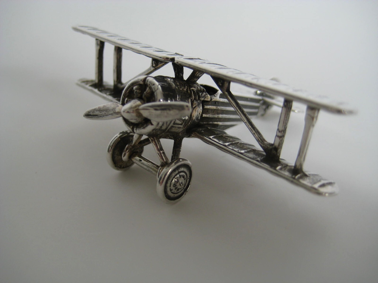 Detallado biplano/avión miniatura de plata esterlina maciza - SM Italia y Londres