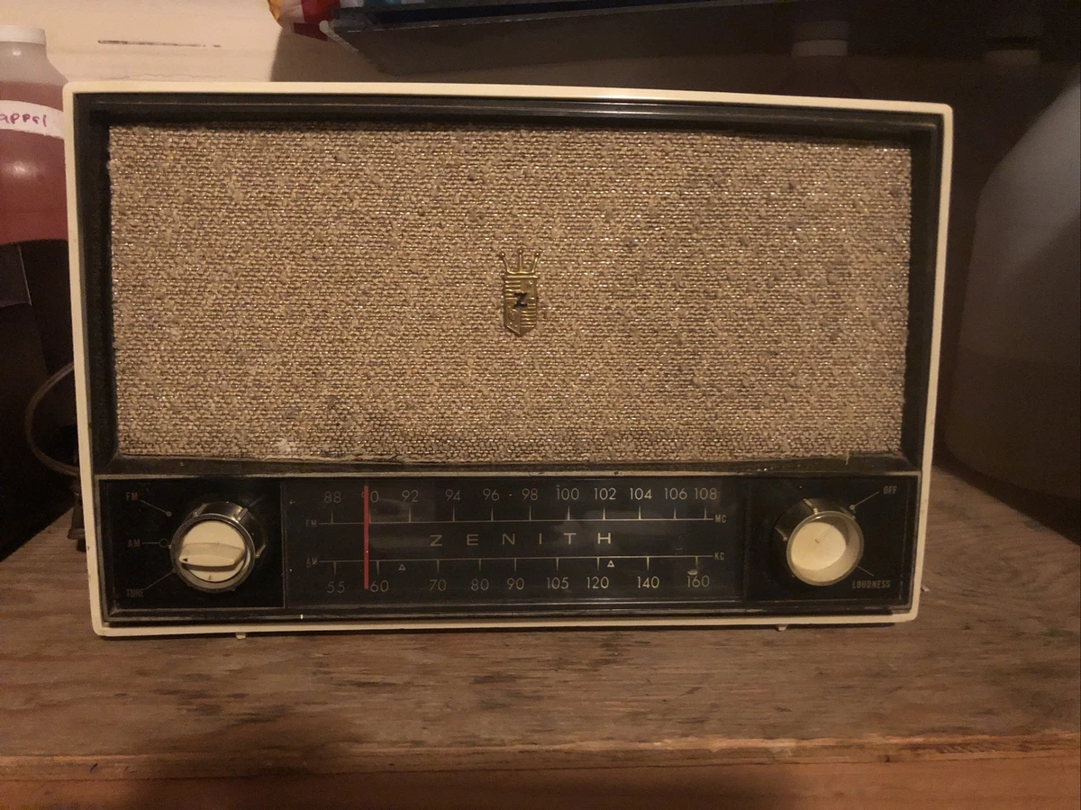 Radio in outlet the 1950s