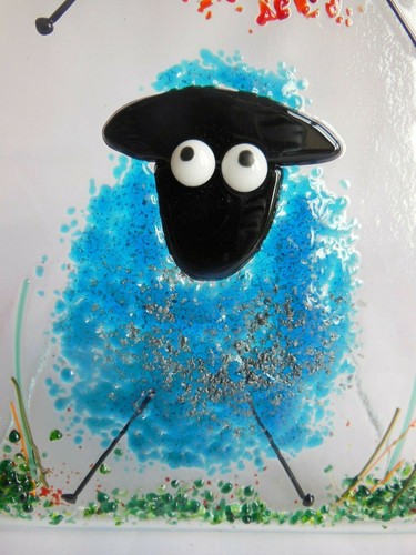 colourful naughty sheep in fused glass. They're freestanding, fun sun catchers - Picture 15 of 73