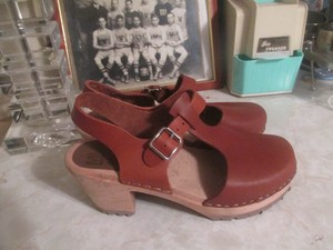 mia madeline clog