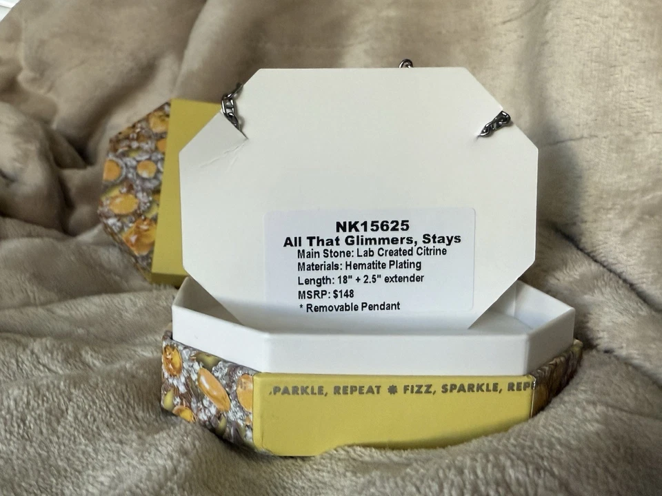 Collar Bomb Party Noviembre 2025 “Todo lo que brilla, se queda” Hematita y Citrino Foto 2 de 3