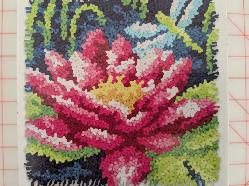 Kit de gancho de cierre de lirio y libélula Dimensions Needlecrafts para niños de 12"" x 12"" Foto 2 de 4