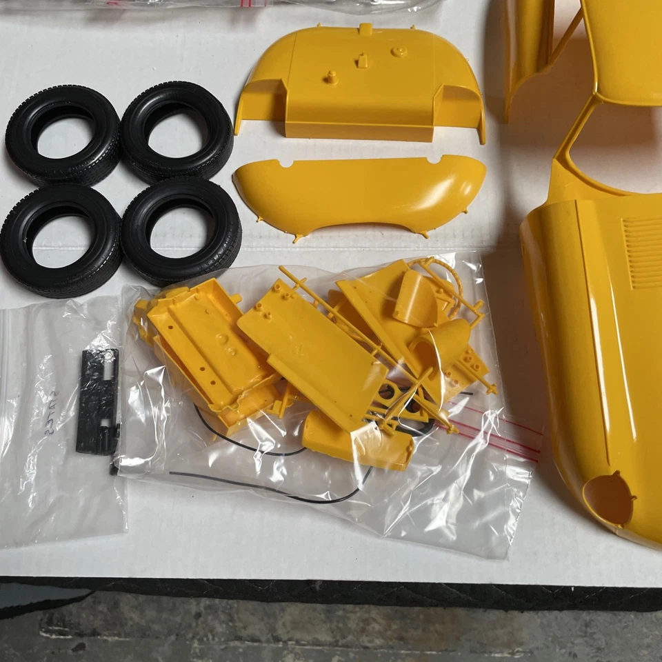 Vintage Monogram Jaguar XKE 1/8 Scale Model Car please read Description. - Image 2 of 4