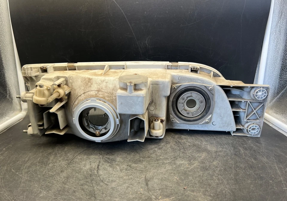 1994-1996 Infiniti Q45 OEM Drivers Side Headlight Lamp Housing Assembly 1480R - Image 4 of 4