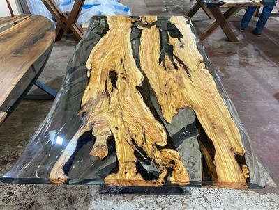 Olivenholz Klar Epoxid River Tischplatte | Live Edge Custom Handmade