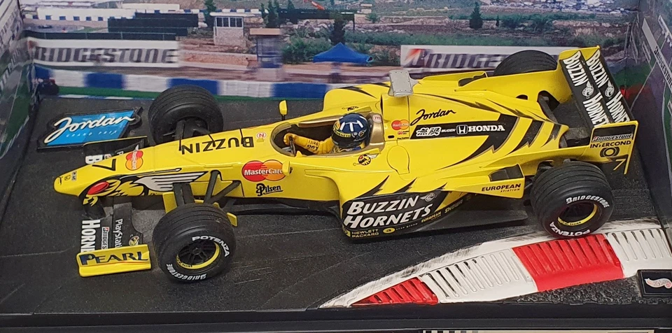 Hot Wheels 1/18 Scale 22822 - F1 Jordan 199 Launch Version Damon Hill F1 - Image 4 of 4