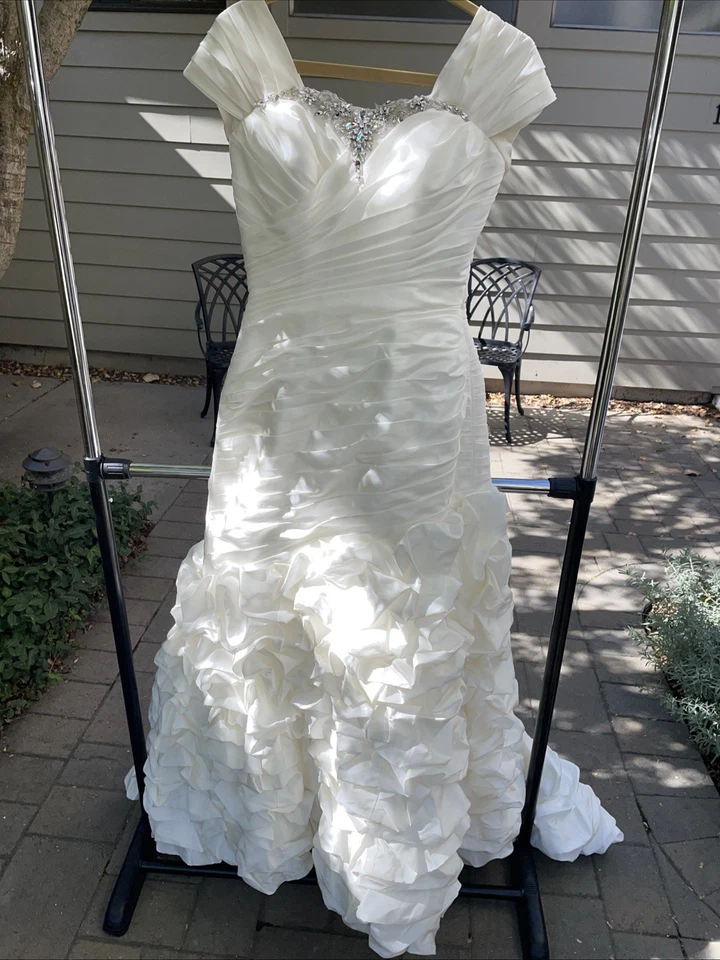 Vestido de novia vintage Alfred Angelo marfil talla 6 sirena satinado estrás Foto 3 de 4