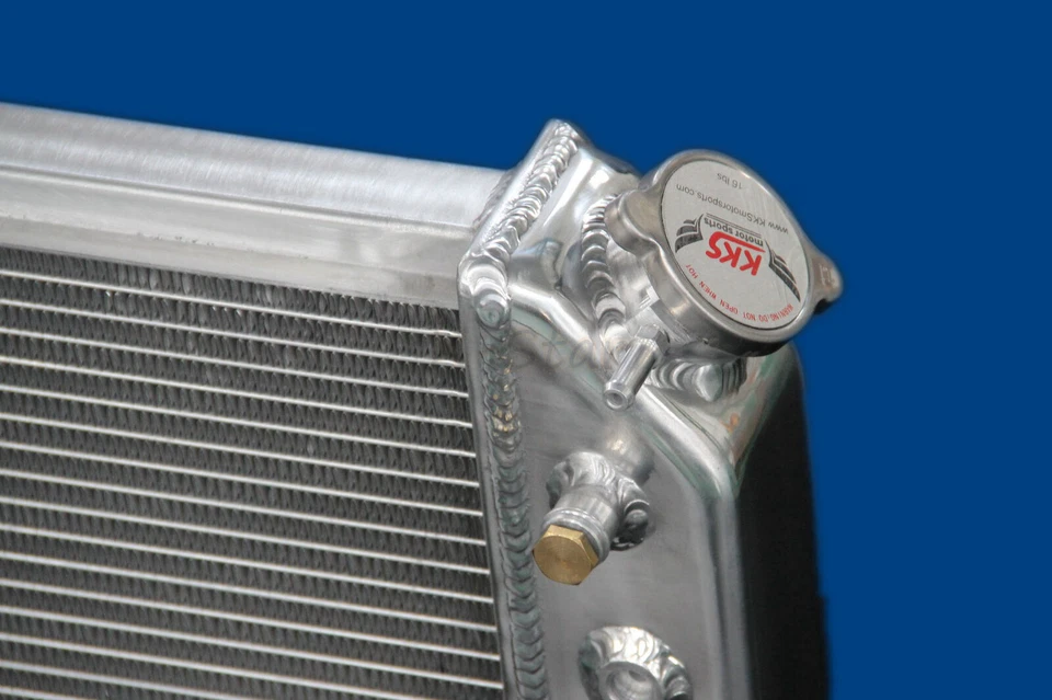 Radiador KKS 3 filas para 1978-1988 Monte Carlo El Camino Regal Cutlass G-Body 26" Foto 4 de 4