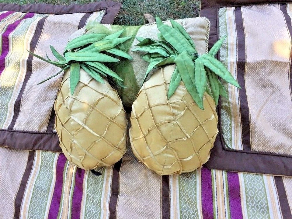 BETTER HOMES & GARDENS Quilt Bedspread Queen & Shams +++ 3 BESS Pineapple Pillow - Image 3 of 4