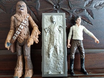 Hasbro Star Wars Chewbacca Figur & Han Solo in Carbonit