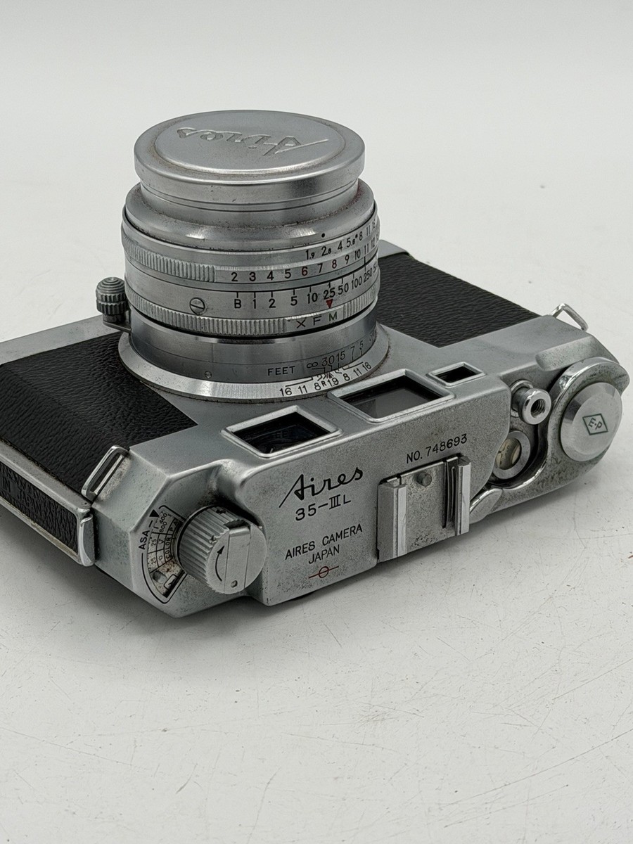 Aires 35-IIIL Rangefinder 35mm Camera w/ H Coral 45mm f1.9 Lens