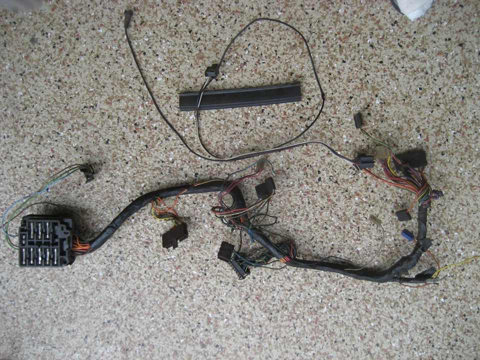 GM OEM 1970 Pontiac GTO tablero caja de fusibles principal y arnés de cableado Foto 3 de 4