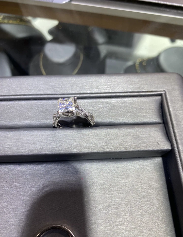 Excelente moissanita blanca corte princesa 2 quilates, calidad VVS1 - Envío rápido Foto 3 de 4