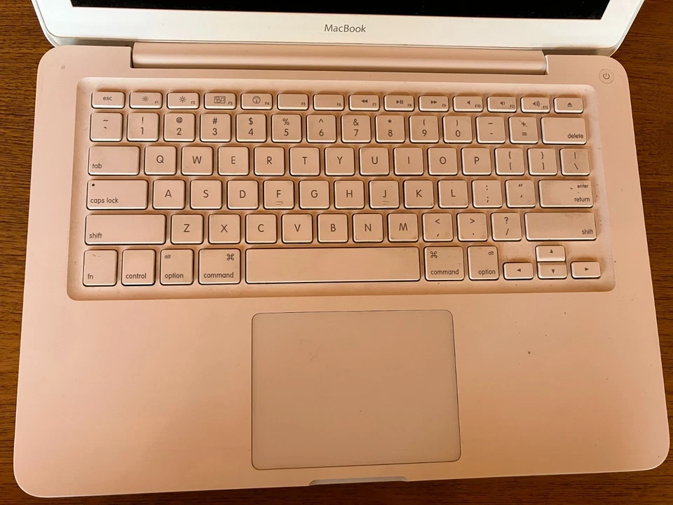 Macbook laptop mid-2010 model A1342, 13",  8GB RAM, 500 GB SSD, DVD drive  GUC - Image 2 of 4