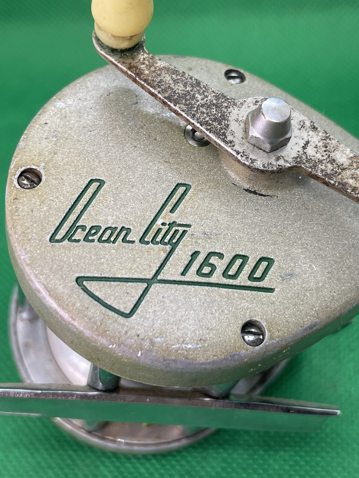 Vintage OCEAN CITY 1600 Casting Fishing Reel Made in USA