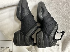 black Sansha Tutto Nero split-sole dance sneakers Size 6.5