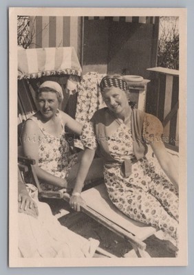 2 Women on Beach Lounger 1937 - Vintage Photo 1930s