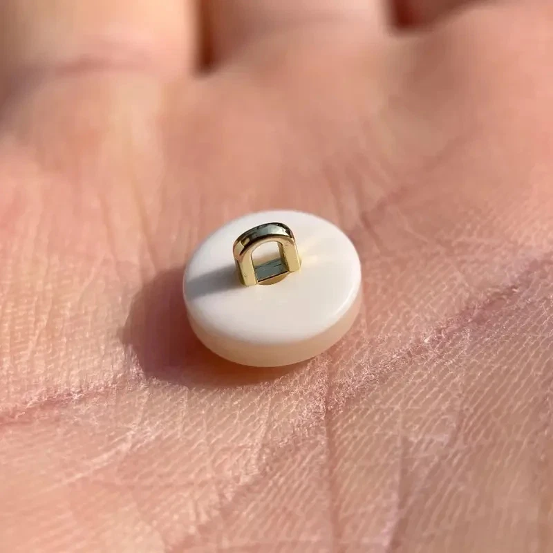 5pcs Res Ipsa Loquitur Melbourne - 11.5mm Handmade Faux Pearl & Bee Buttons - Image 2 of 2