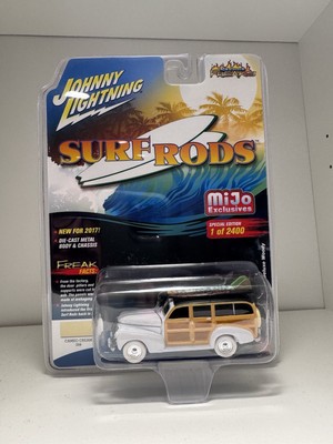 Johnny Lightning Chevy Special Deluxe Woody Surf White Lightning Chase