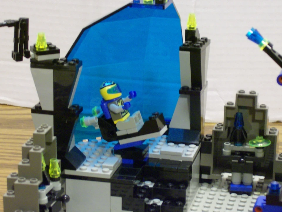 Lego 1793 Space Unitron SPACE STATION ZENON Complete w/Instructions - Image 3 of 4