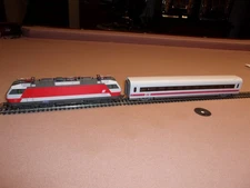 VINTAGE ROCO 43820 ELECTRIC LOCOMOTIVE DC & 1ST CLASS PASSENGER CAR 2005 AUSTRIA