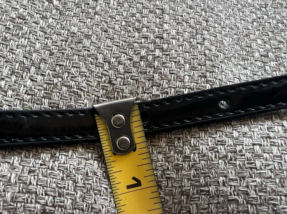 Cinturón ajustado AnnaKastle para mujer imitación charol negro con mini lazo talla M agotado Foto 2 de 4