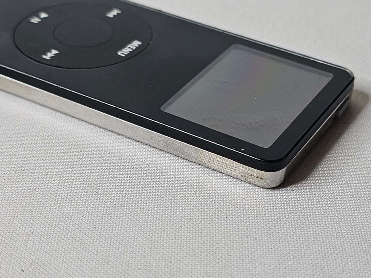 iPod nano 2GB Model No:A1137ブラック ケース付き Official