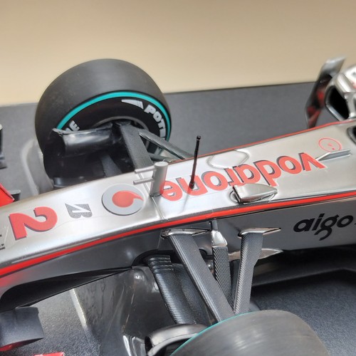 MINICHAMPS 1/18 Vodafone McLaren Mercedes MP4-25 L. Hamilton Canada 530101822 - Picture 18 of 22