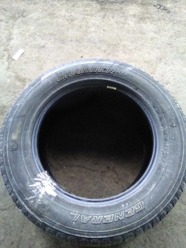 2016 Jeep Grand Cherokee Tire 265 60R16 110T,General Grabber HTS - Image 3 of 4