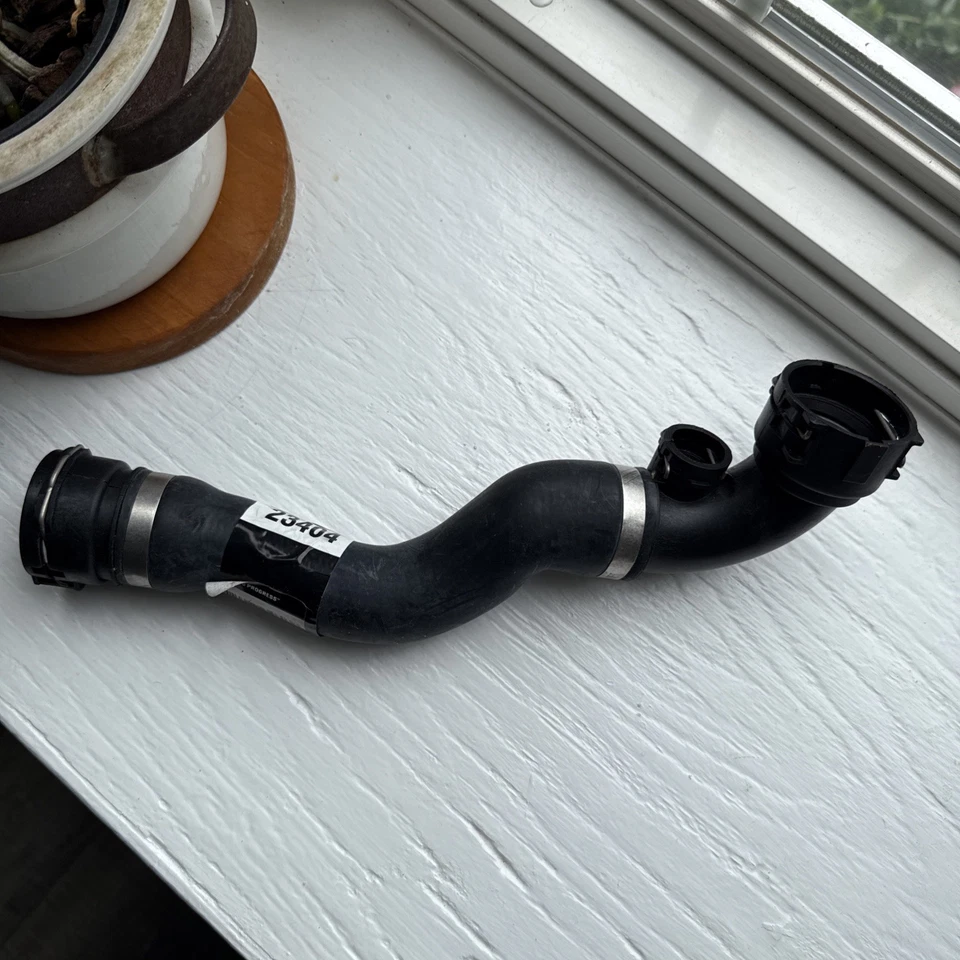 Верхний шланг радиатора 23404 Gates для 330 325 320 328 323 E46 3 серии BMW 330Ci - Изображение 2 из 2