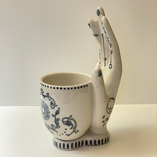 Anthropologie Figurale Hand Lavinia Keramik Bleistift Tasse 8"