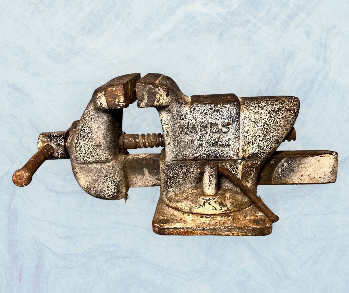 Antique Montgomery Wards Lakeside 3 1/2