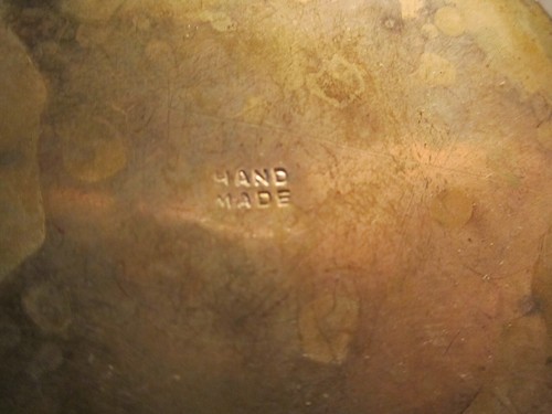"HANDGEFERTIGTE METALLBECHER MIT TIER GESCHNITZTEM HOCHRELIEF HANDWERKER - 4 1/2"" X 2 3/4" - Bild 8 von 8