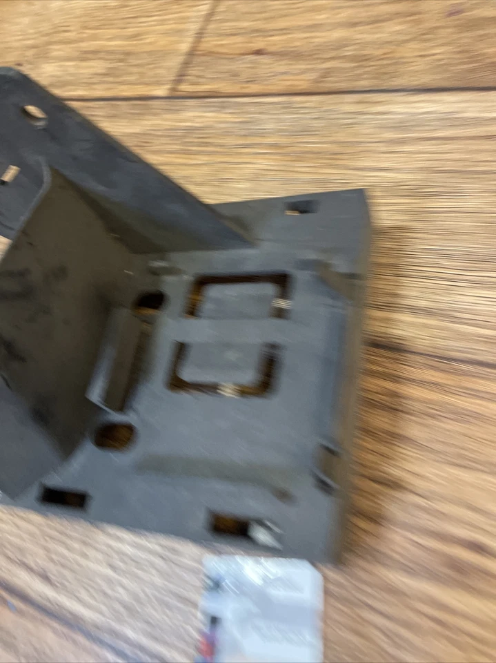 2009-2010 雪佛兰 AVALANCHE 1500 ECM 发动机控制模块支架 原始设备制造商 — 第 4/4 张图片