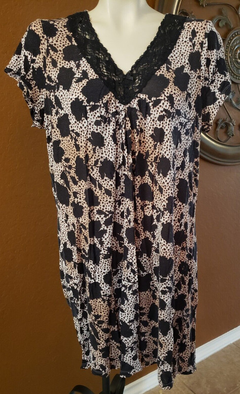 Ladies Stretchy Nightgown Size S/M Lace V Neck