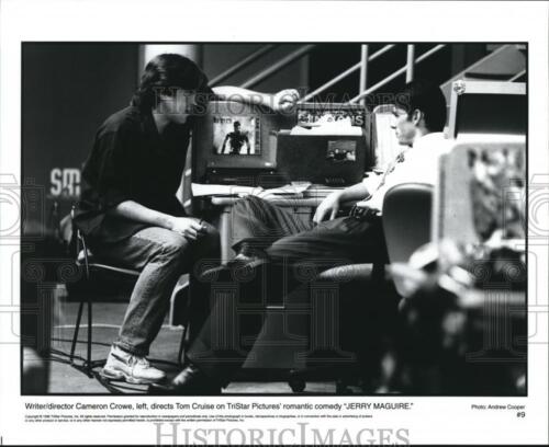 1996 Press Photo Cameron Crowe directs Tom Cruise in Jerry Maguire - cvp56692 - Picture 1 of 2
